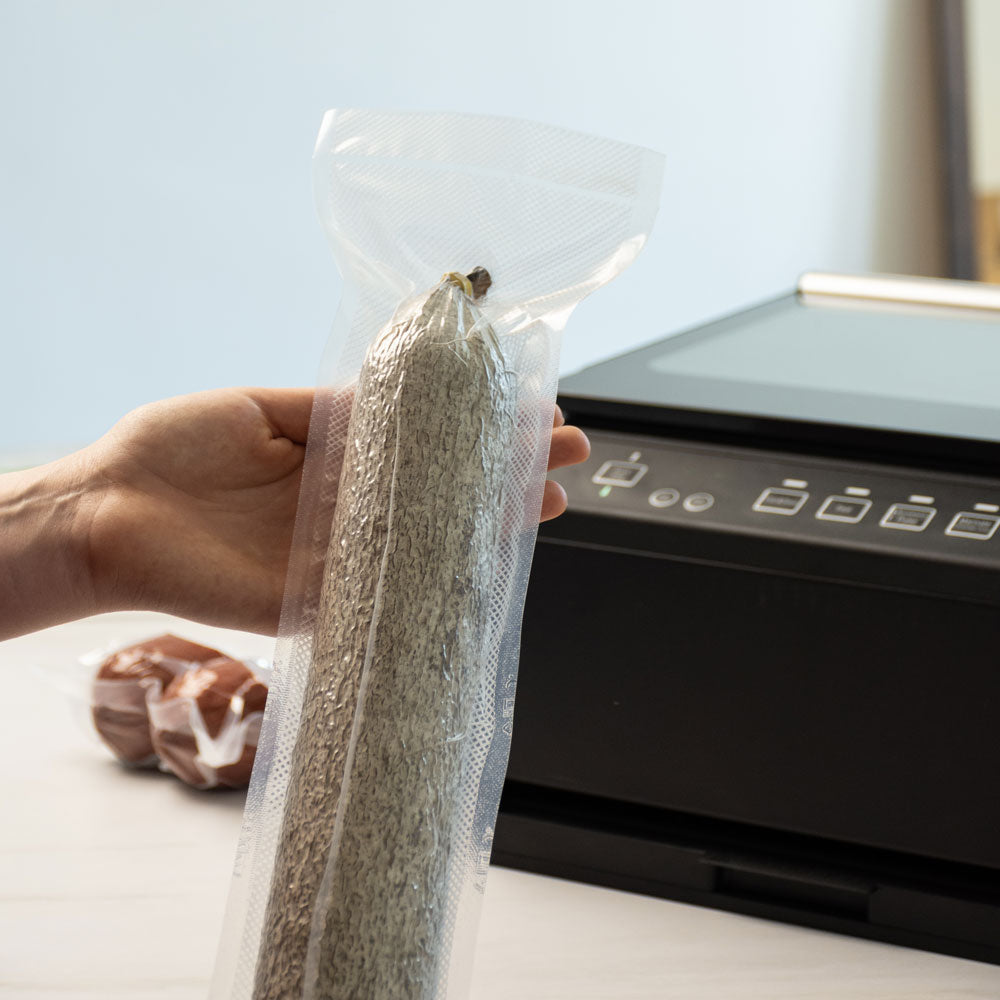 Air Zero Dualis vákuumozógép – kamrás és külsős egyben, profi minőség otthonra, szalámi a csomagban