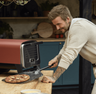 Ninja Woodfire Elektromos Kültéri Pizzasütő & BBQ - David Beckham választása.