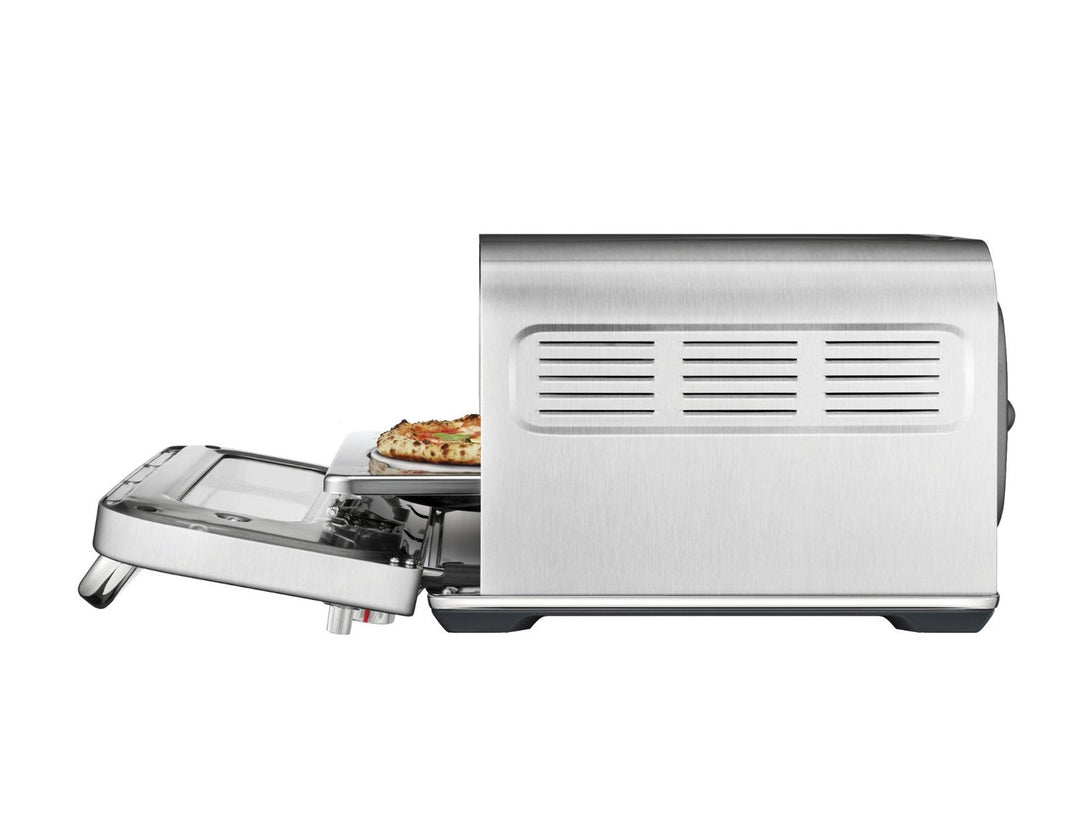 Sage The Smart Oven ® Pizzaiolo Elektromos Pizzasütő SPZ820 oldalnézet, nyitott állapotban.