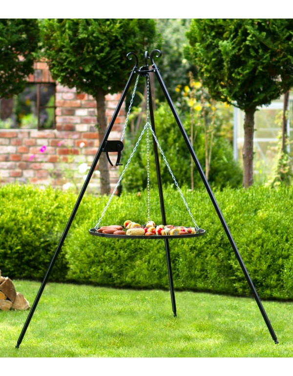 Csorlos tripod grill kerti kornyezetben, lanchajtasu magassagallitas, 50–80 cm rács