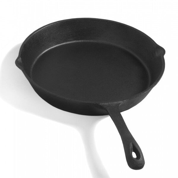 Cook King 28 cm-es természetes tapadásmentes öntöttvas serpenyő fehér háttérrel