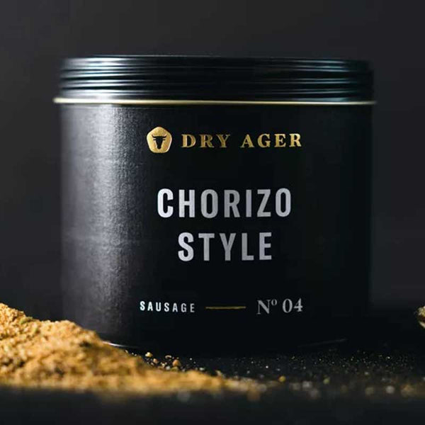Dry Ager Chorizo Style fűszerkeverék fekete dobozban – No. 04 kolbász típusú érlelt húsokhoz készült prémium fűszerkeverék.