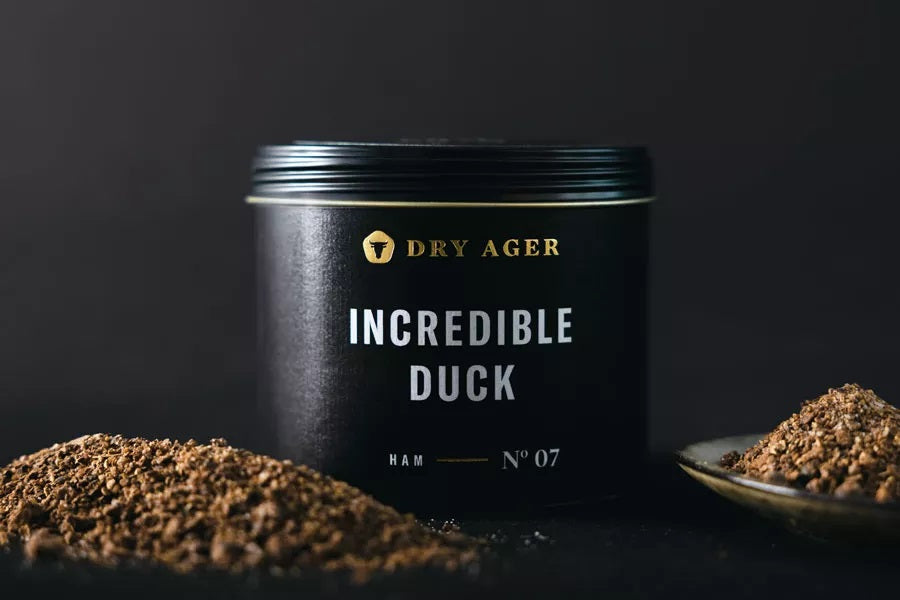 Dry Ager Incredible Duck fűszerkeverék fekete dobozban – No. 07 prémium fűszer kacsahús érleléséhez és ízesítéséhez.