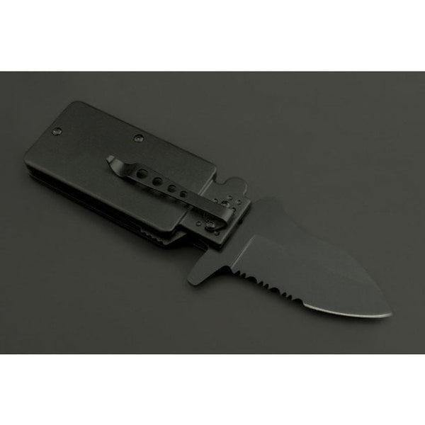 Ed Mahony Turtle Folder oldalnézetben, fekete bevonat, részben fogazott penge, kompakt EDC kés.