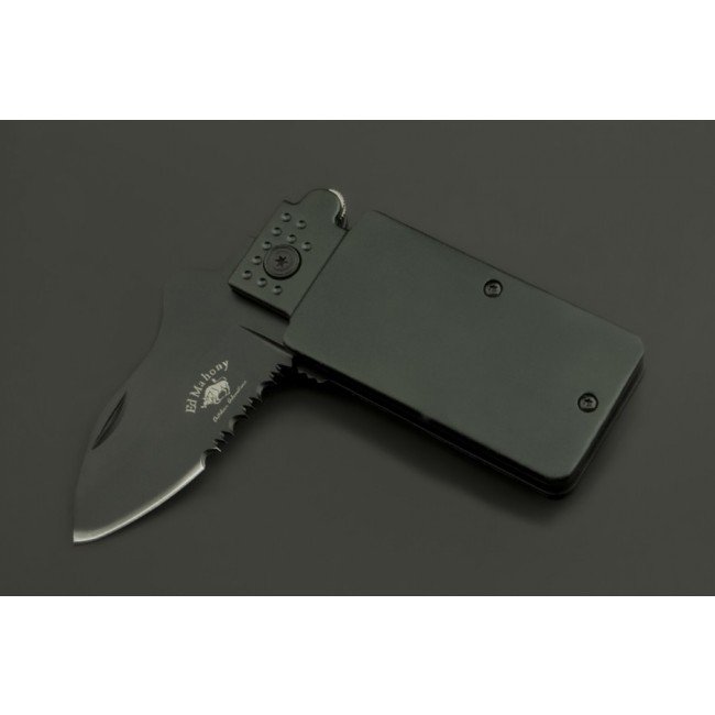 Turtle Folder zsebkés összecsukott állapotban, fekete bevonatú pengével és zsebklipszes markolattal.