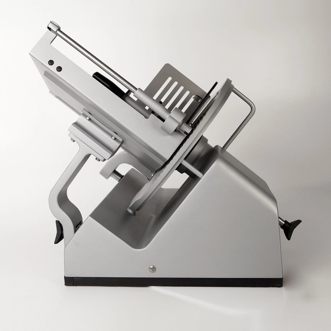 GRAEF Master 3370 Gravity Cutter szeletelőgép elölnézetben