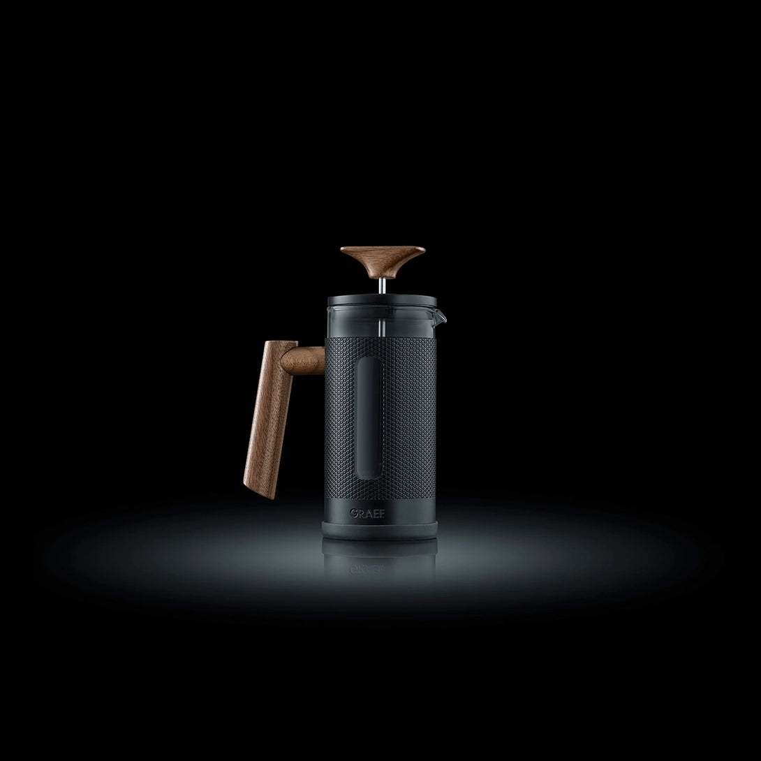 Graef MFP12 French press fekete kivitelben, stúdiófotó.