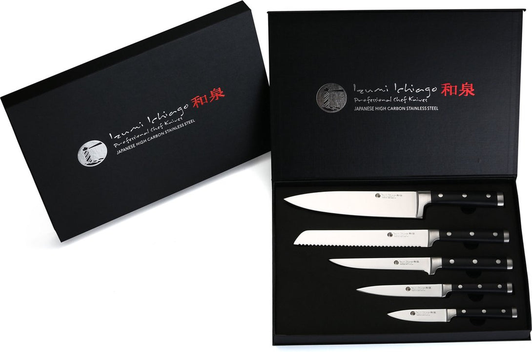 „IZUMI ICHIAGO 3 részes Professional Chef Knives készlet nyitott díszdobozban, japán acél pengékkel.
