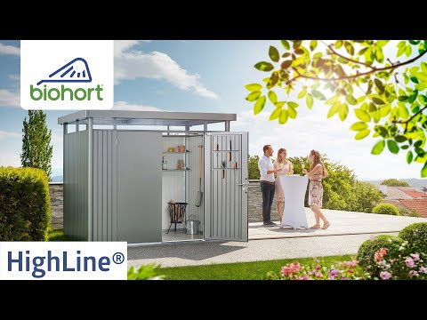 Biohort HighLine modern kerti szerszámtároló nyitott ajtóval, polcokon kerti kellékekkel, teraszon társalgó emberekkel, YouTube videóképként.