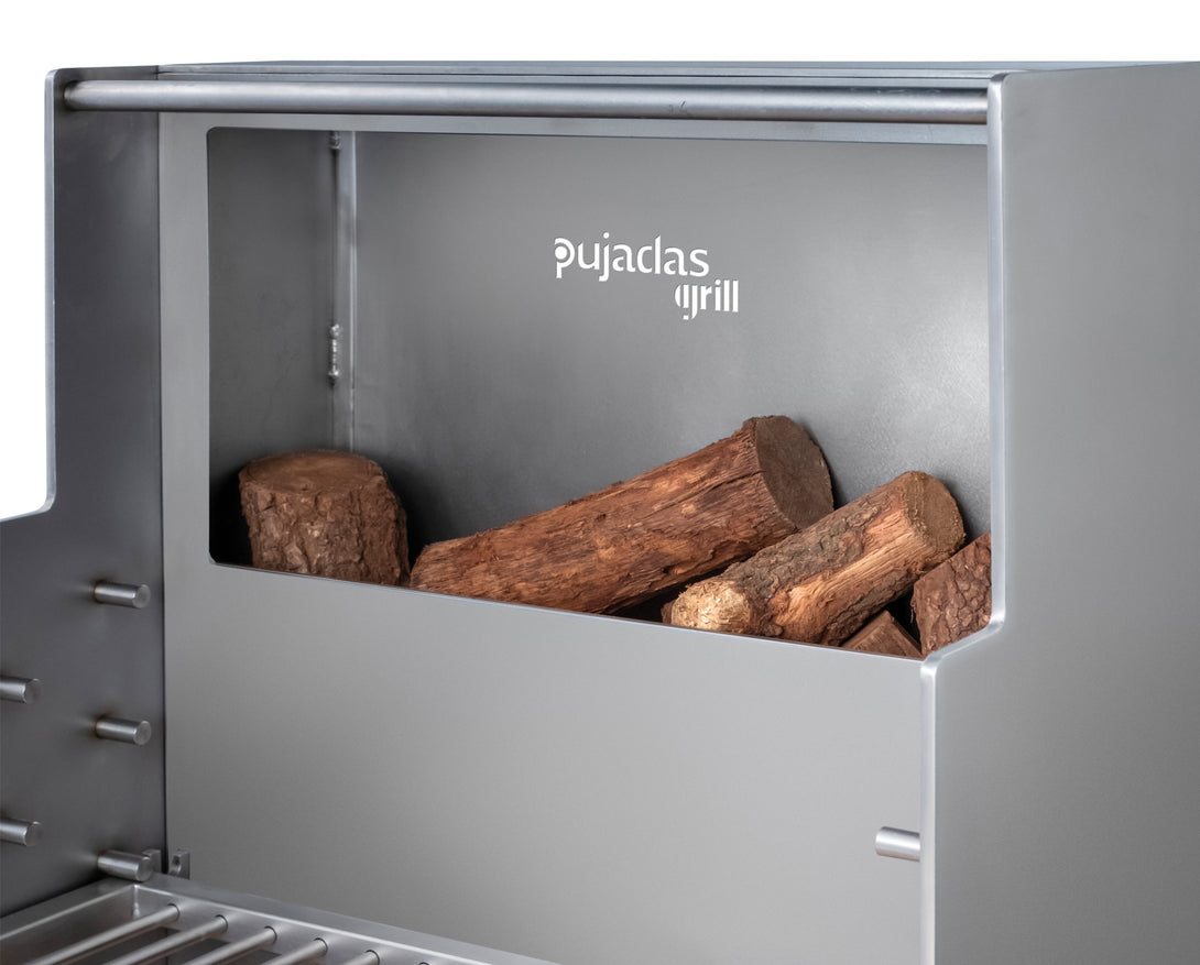 Tűztér részlet fa hasábokkal – Pujadas pultos nyitott faszenes grill Lite