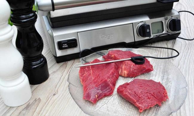 Sage THE SMART GRILL™ Kontakt grill és BBQ - kettő az egyben BGR820BSS használatban.
