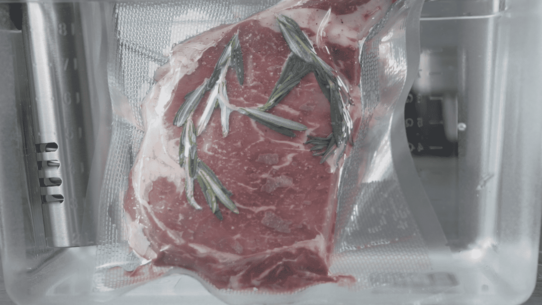 Steak vákuumtasakban, vízfürdőben készül SV80s rúddal.