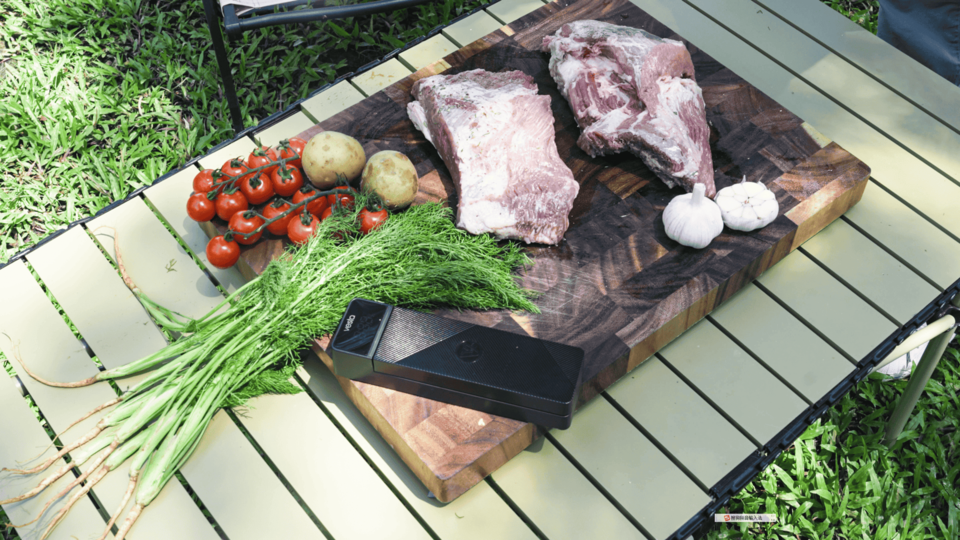 Hozzávalók és a Vestemp BP20 dokkoló felülnézetből, grillezés előkészítése.